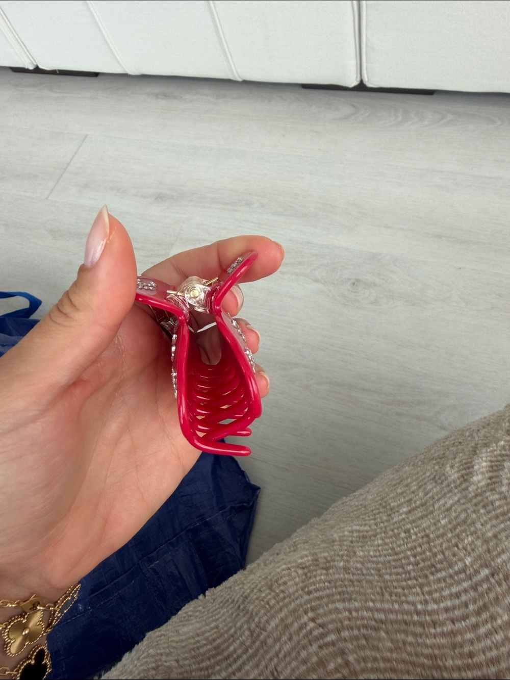 Red Rhinestone Claw Clip Hair Accessory - Picture 3 of 3